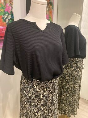 Black Ribbed V-Neck Top